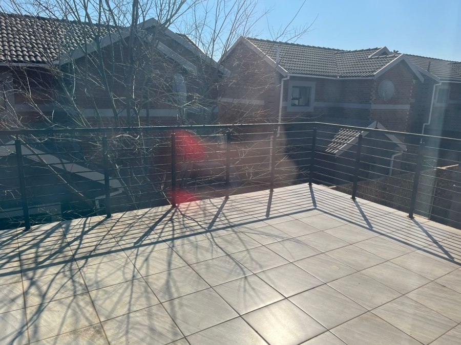 To Let 4 Bedroom Property for Rent in Heuwelsig Free State